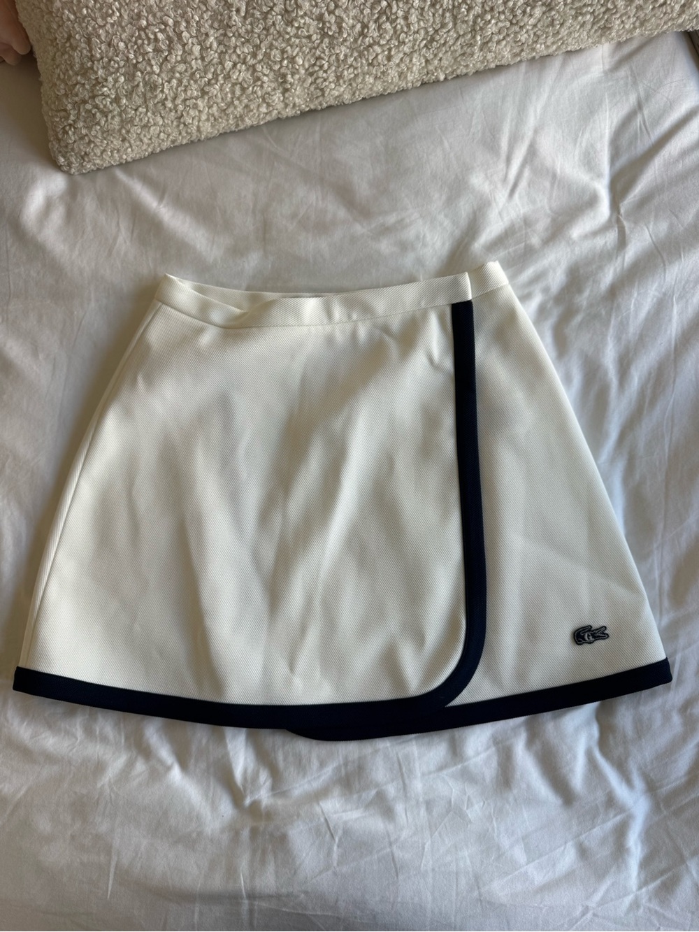 Goop x Lacoste White Contrast-Trim Tennis Skirt. Never been worn, special collab
